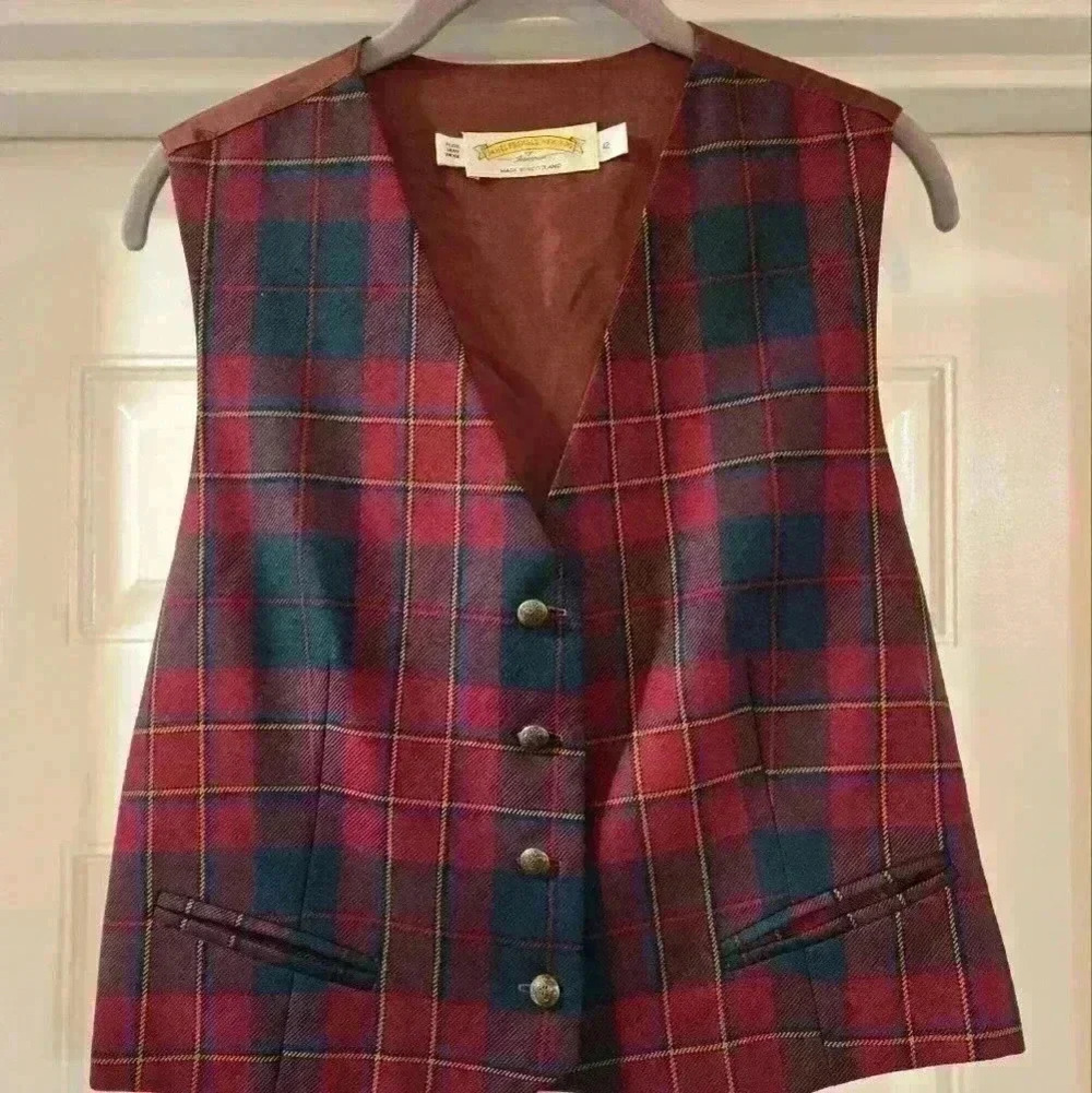 James Pringle Weavers of Iverness Plaid Vest Made in Scotland Red Size 12